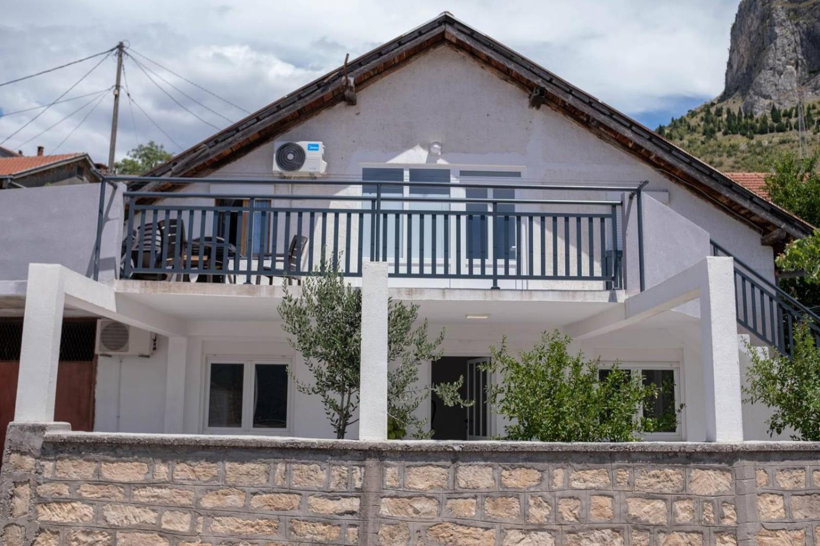 Apartman Hadze موستار المظهر الخارجي الصورة