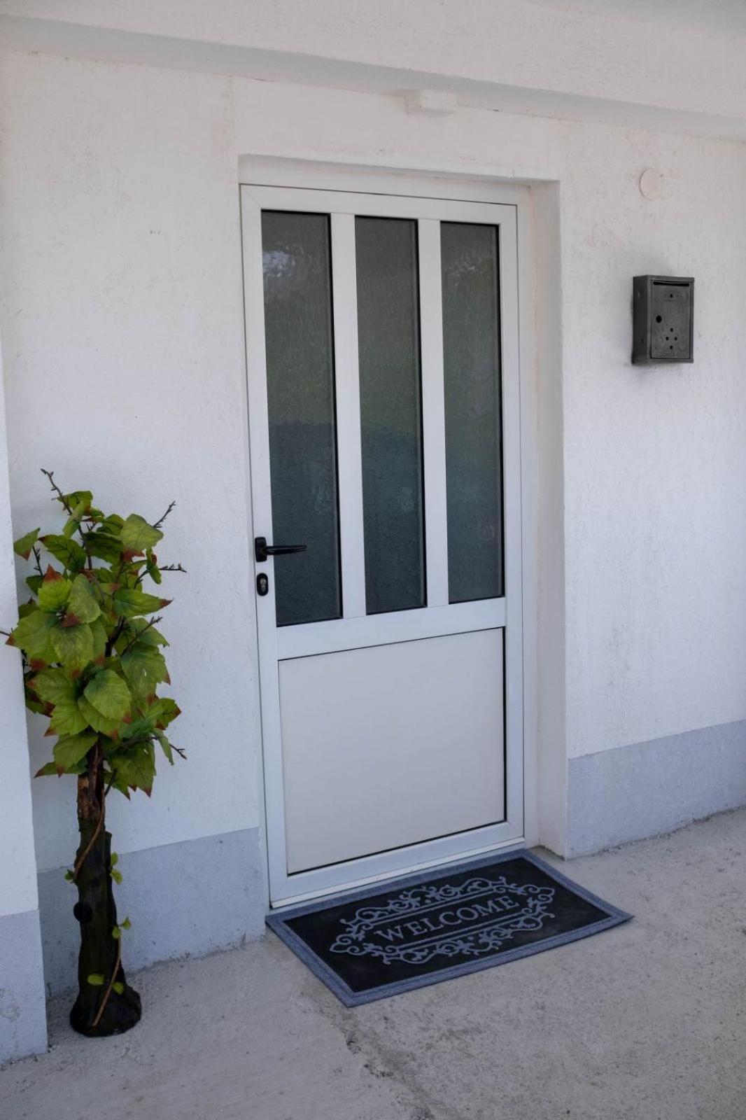Apartman Hadze موستار المظهر الخارجي الصورة